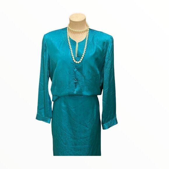 Timeless Elegance: Vintage 100% Silk Skirt Set - Picture 3 of 4